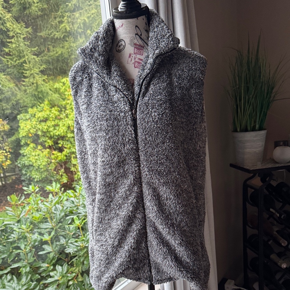 Womens Gray Fuzzy Knit Vest Sleeveless Layering Piece Size M